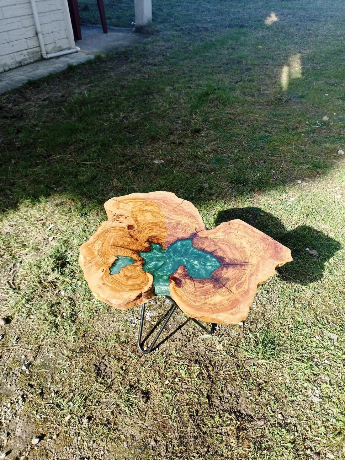 Customized Emerald Green Epoxy Resin Acacia Wood Round Coffee Table Side/End Table Epoxy Dining Table Living Room Table for 2, 4, 6, 8 Home Décor Patio Table