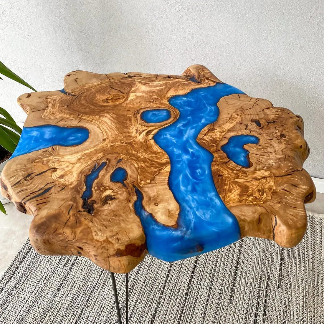 Personalized Azurite Blue Epoxy Resin Round Table Coffee Table Side/End Table Epoxy Dining Table Living Room Table for 2, 4, 6, 8 Home Décor Patio Table