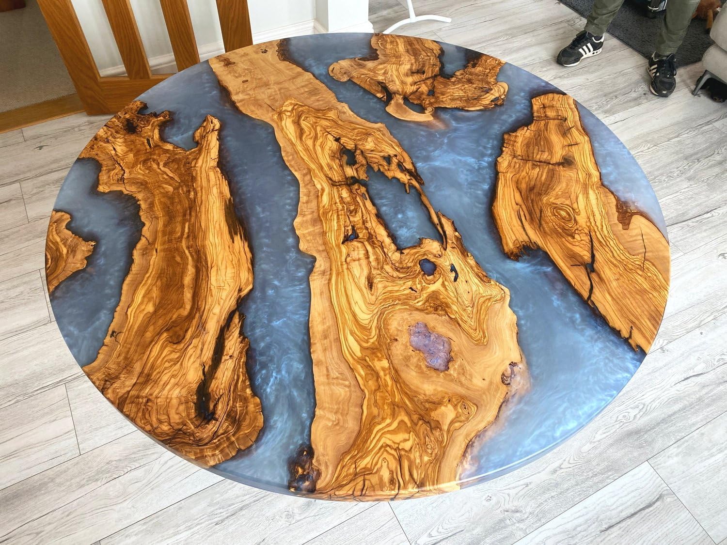 Unique Gray Resin Round Table Top, Multi Gray River Look, Coffee Table, Resin Table, Luxury Table, Walnut Table, Wooden Resin Table