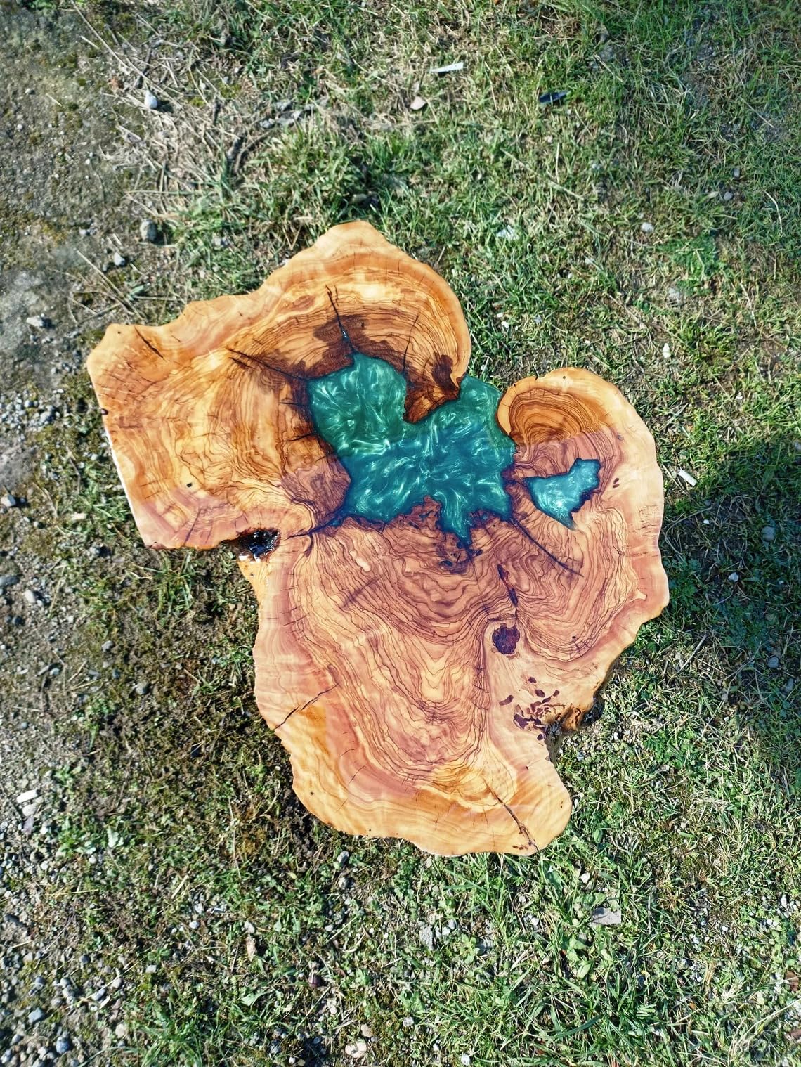 Customized Emerald Green Epoxy Resin Acacia Wood Round Coffee Table Side/End Table Epoxy Dining Table Living Room Table for 2, 4, 6, 8 Home Décor Patio Table