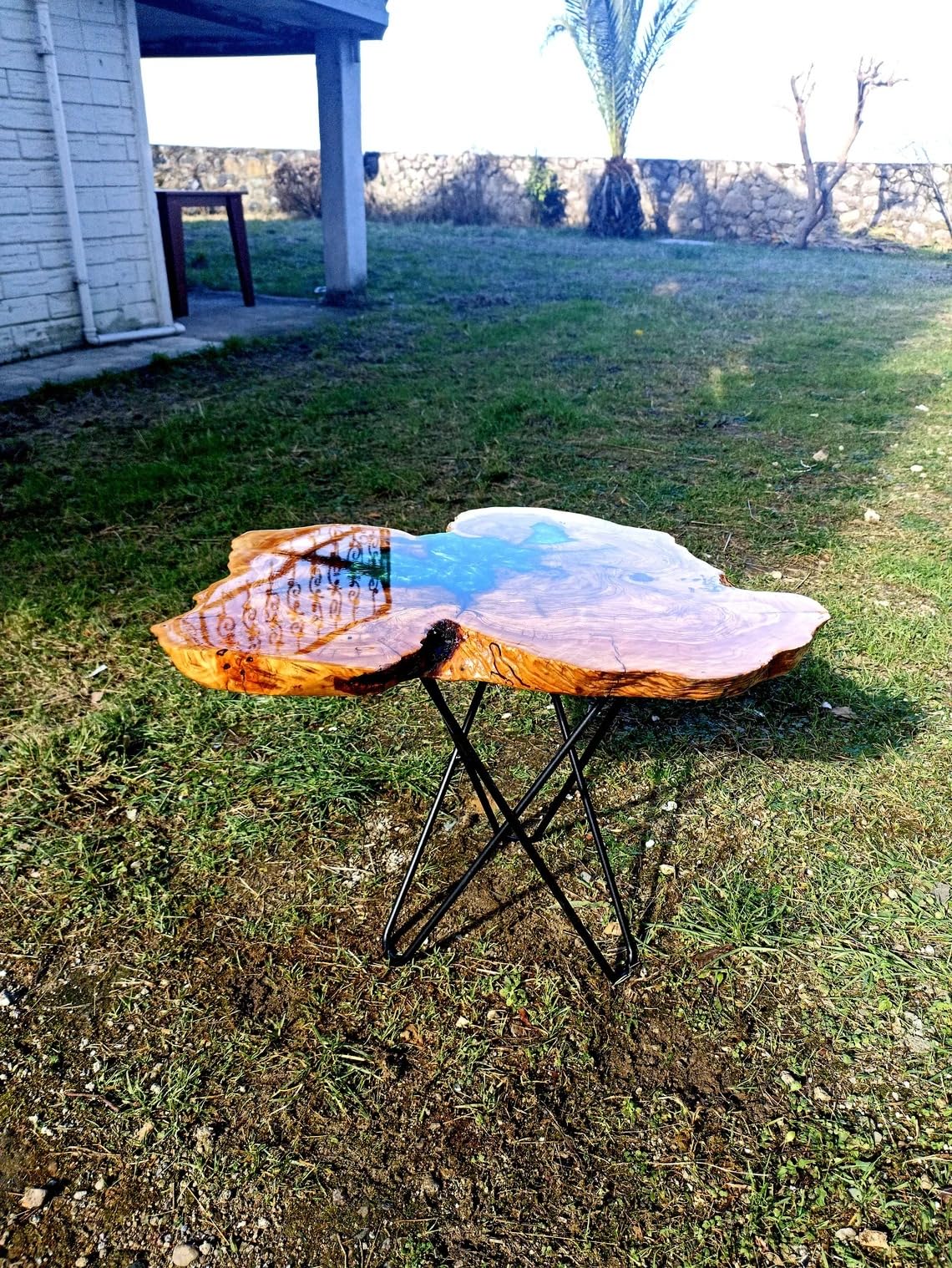 Customized Emerald Green Epoxy Resin Acacia Wood Round Coffee Table Side/End Table Epoxy Dining Table Living Room Table for 2, 4, 6, 8 Home Décor Patio Table
