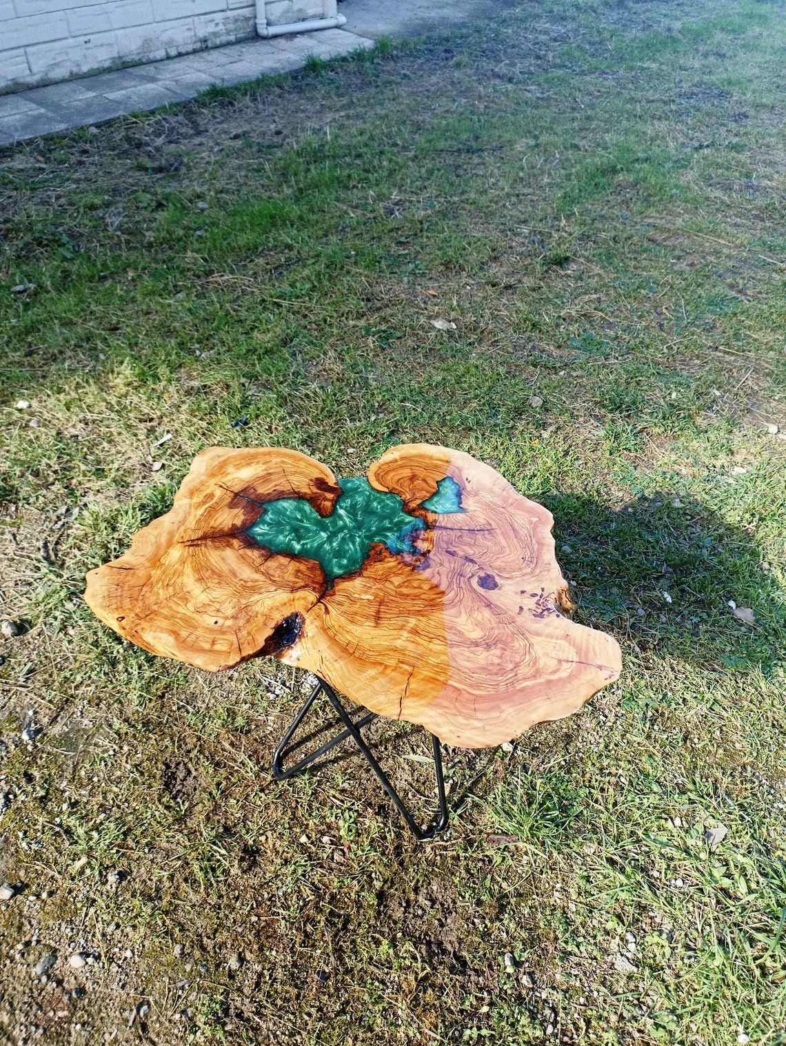 Customized Emerald Green Epoxy Resin Acacia Wood Round Coffee Table Side/End Table Epoxy Dining Table Living Room Table for 2, 4, 6, 8 Home Décor Patio Table